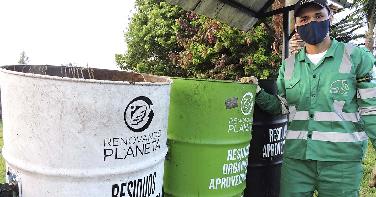 Recipientes de basura para reciclaje en Bogotá